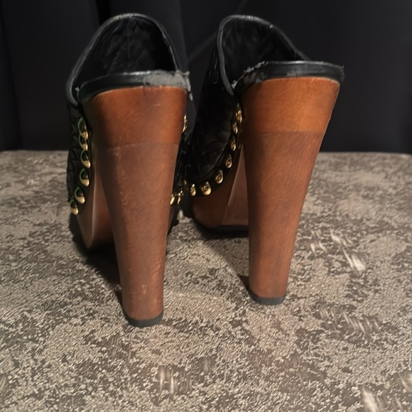 Woven leather high clogs - Picture 3 of 5